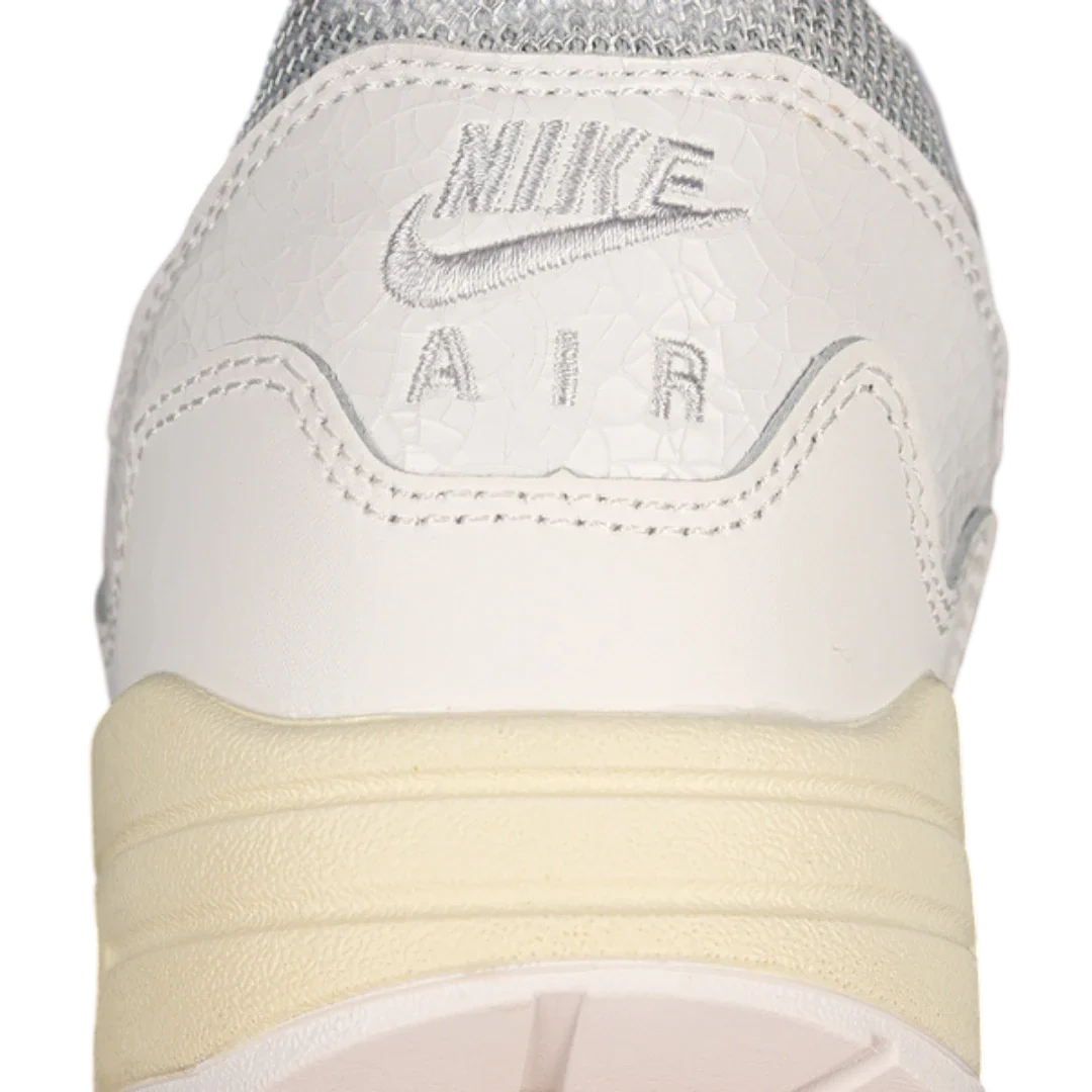 AM1 x Patta 'Waves White'