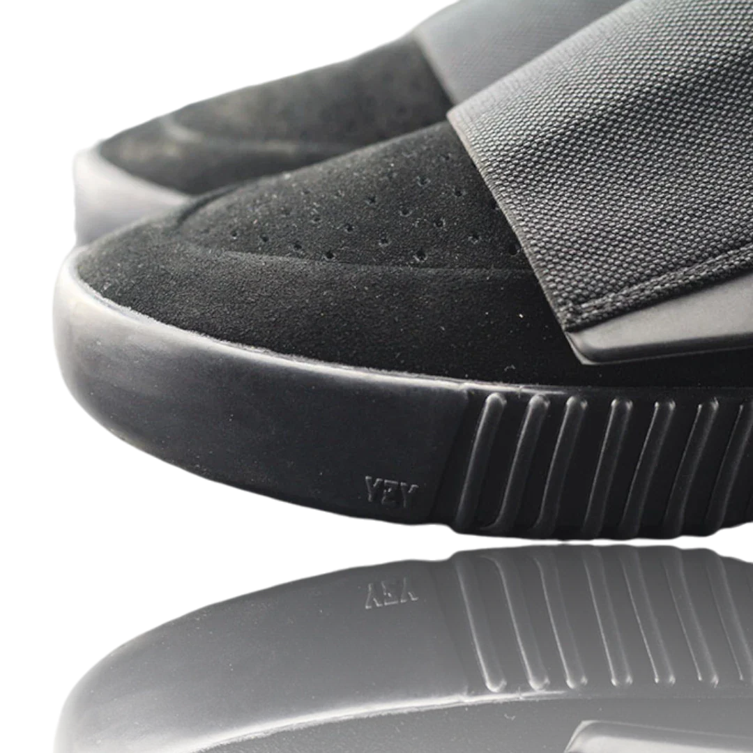 Yzy Boost 750 'Triple Black'