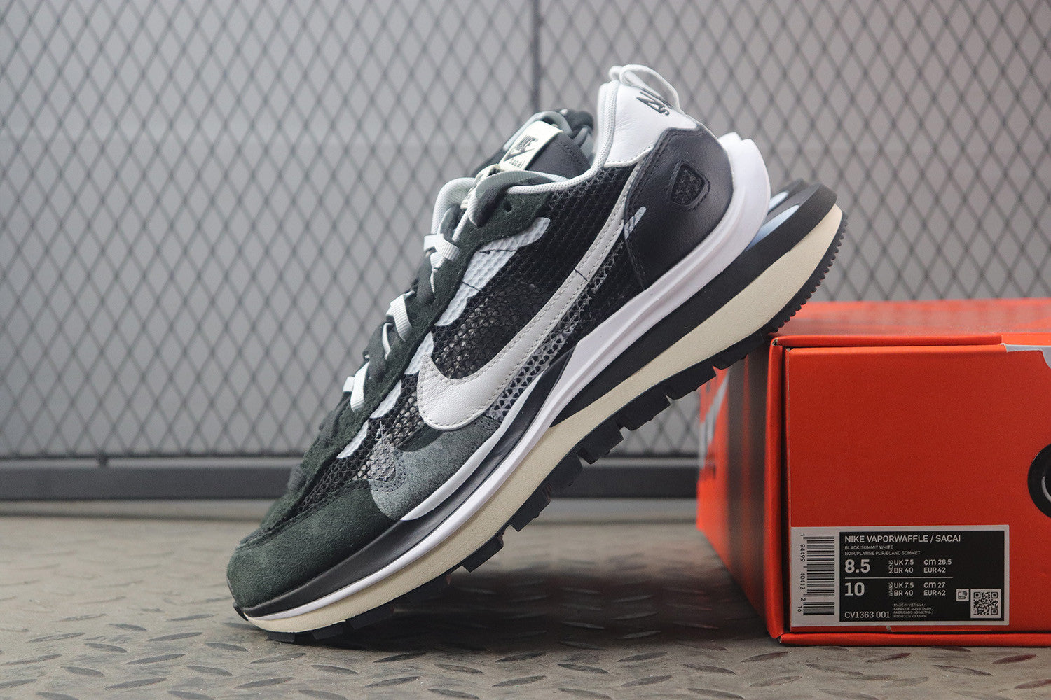 Sacai x VaporWaffle 'Black White'
