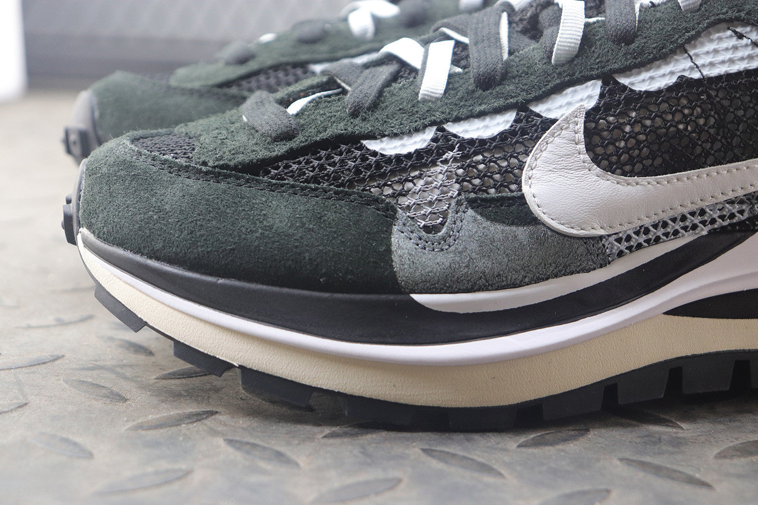 Sacai x VaporWaffle 'Black White'
