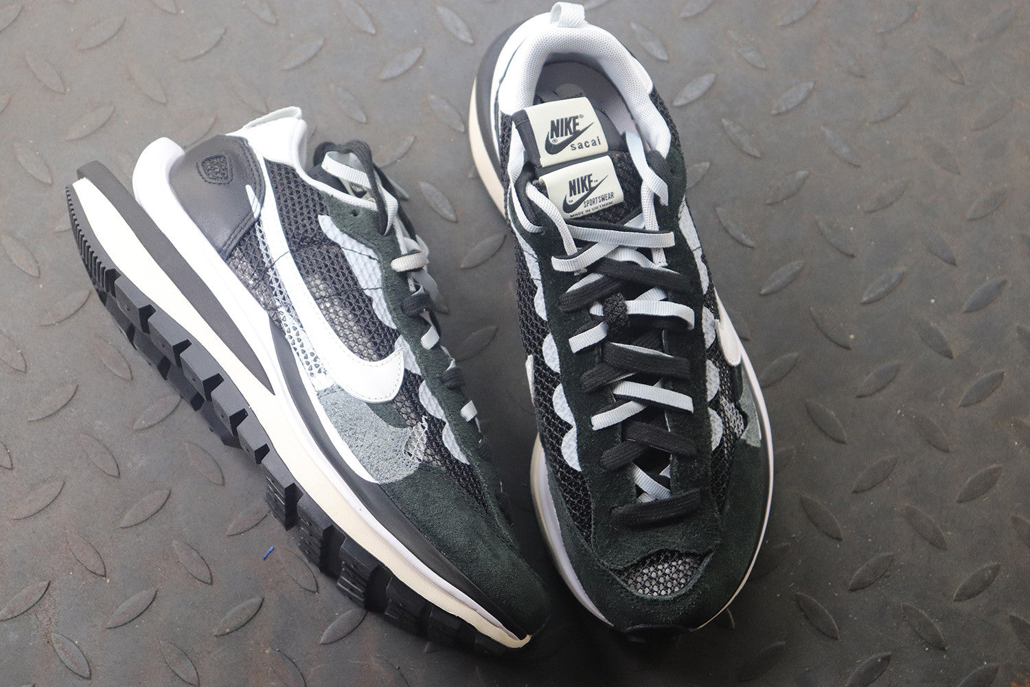 Sacai x VaporWaffle 'Black White'